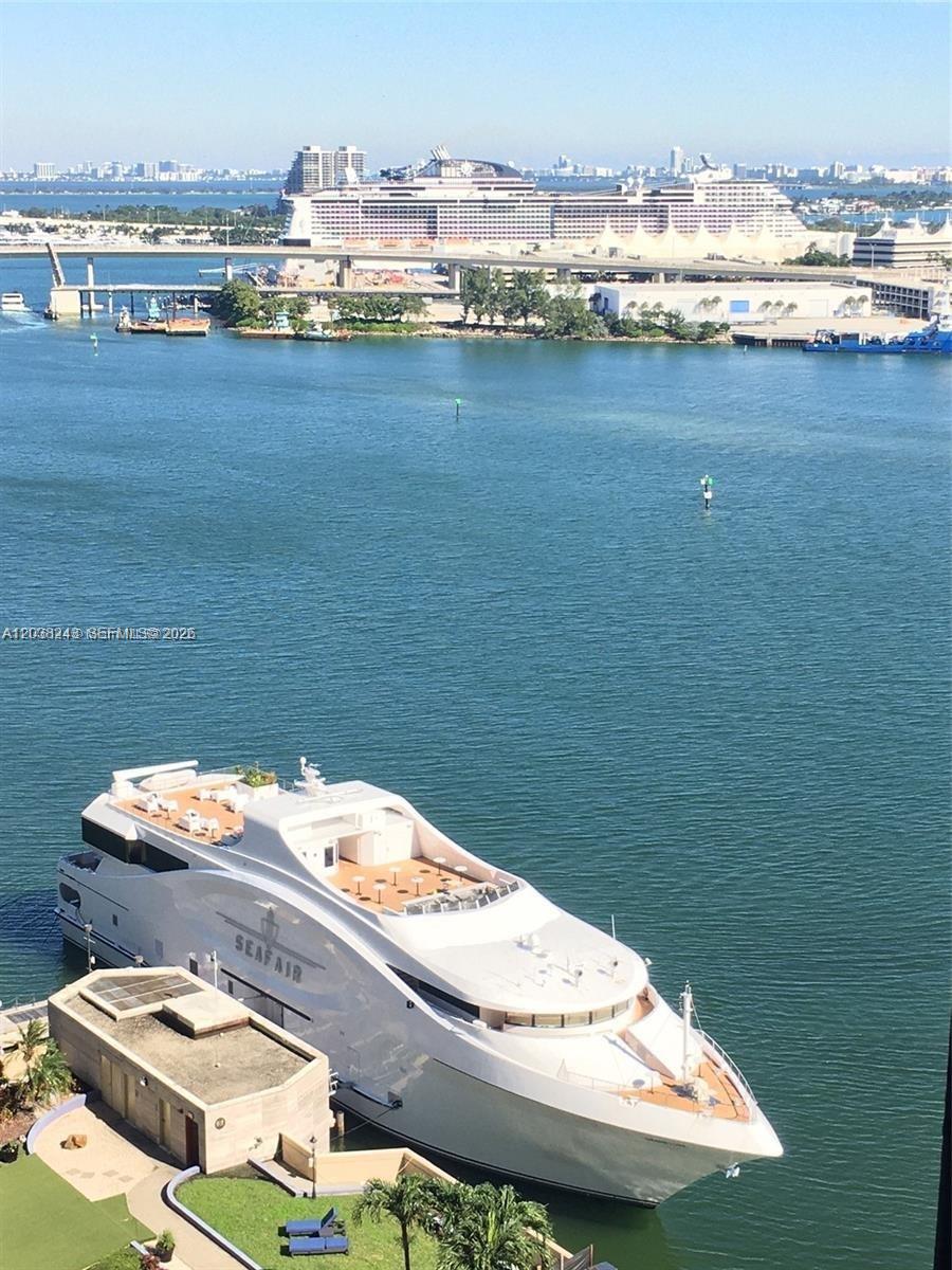 335 S Biscayne Blvd # 2006