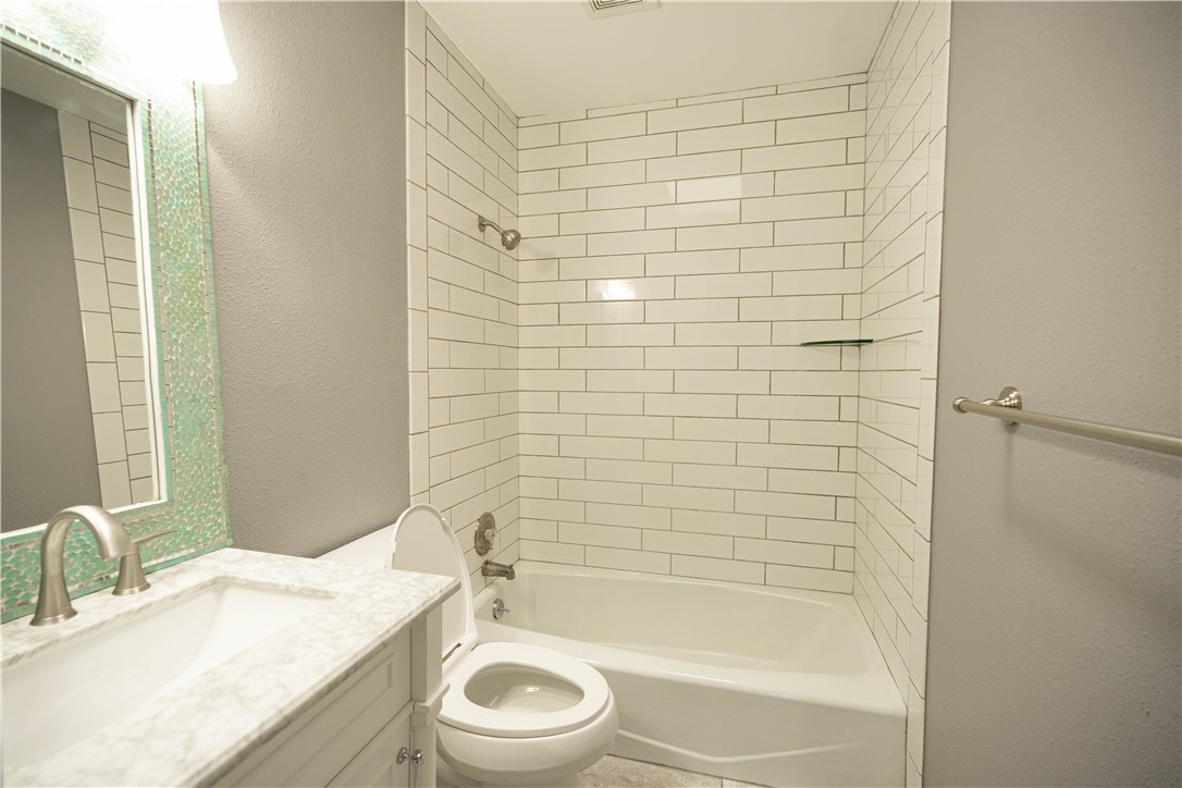 2239 N Mockingbird Lane