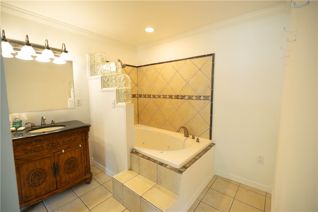 2239 N Mockingbird Lane