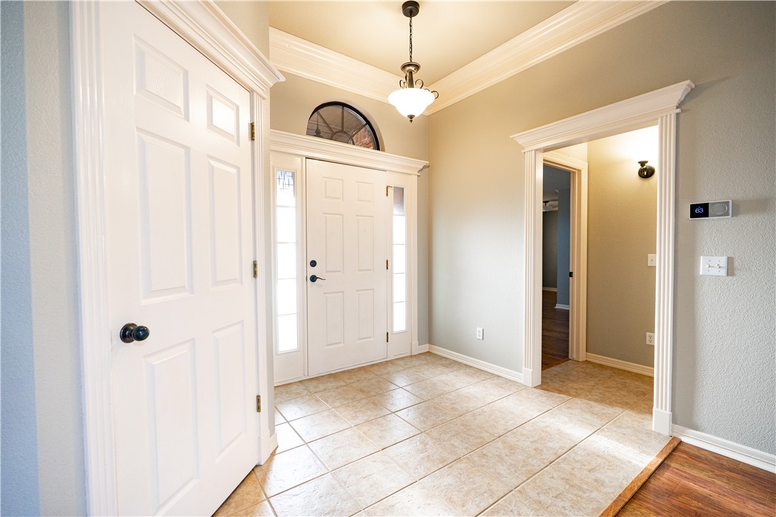 1802 N Fallbrook Way