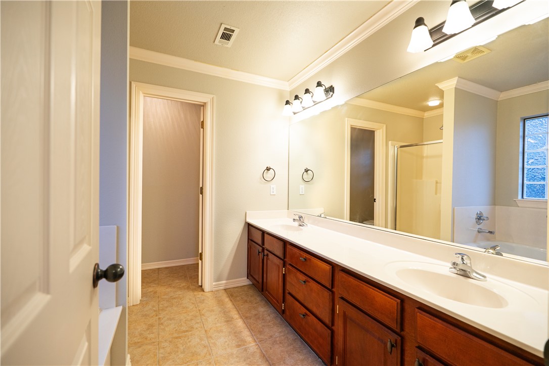 1802 N Fallbrook Way