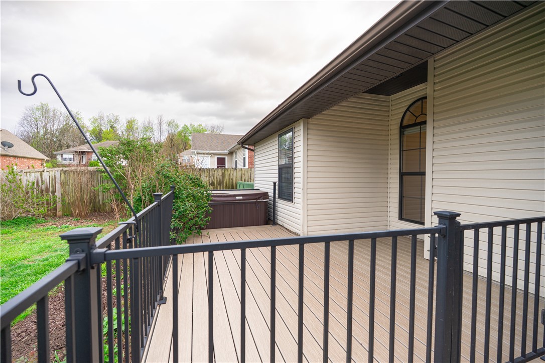 1802 N Fallbrook Way