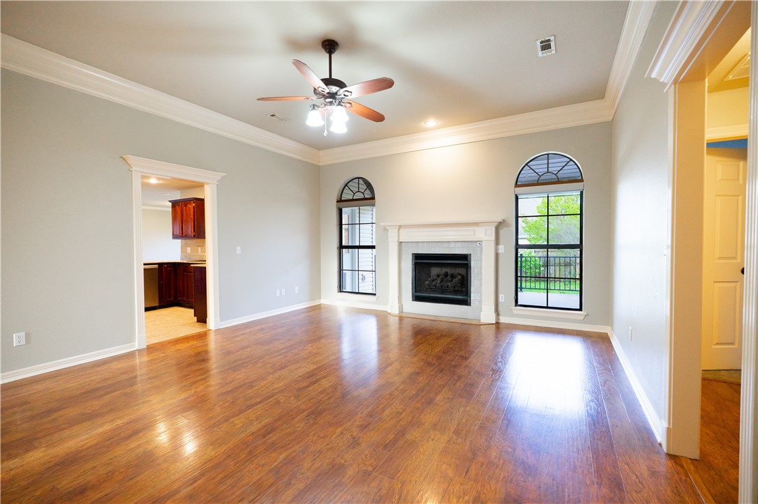 1802 N Fallbrook Way