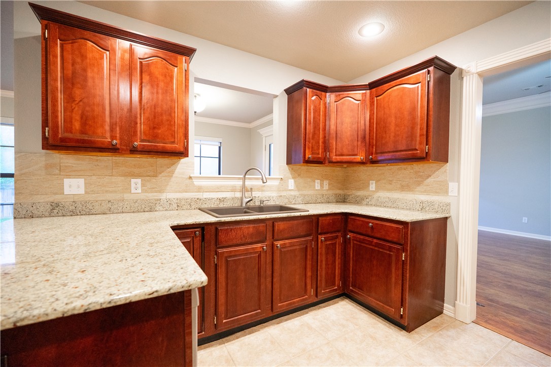 1802 N Fallbrook Way