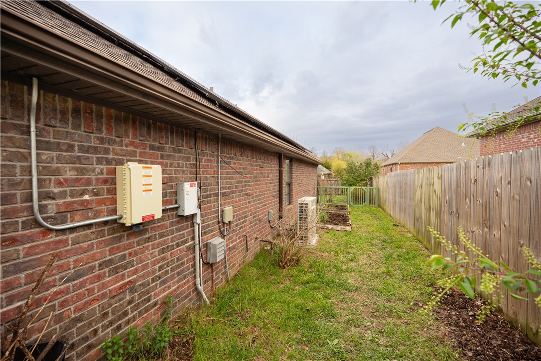 1802 N Fallbrook Way