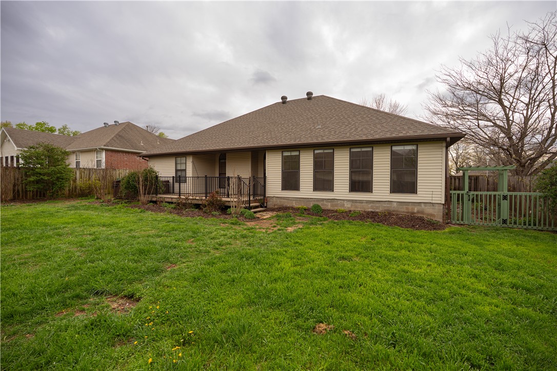 1802 N Fallbrook Way