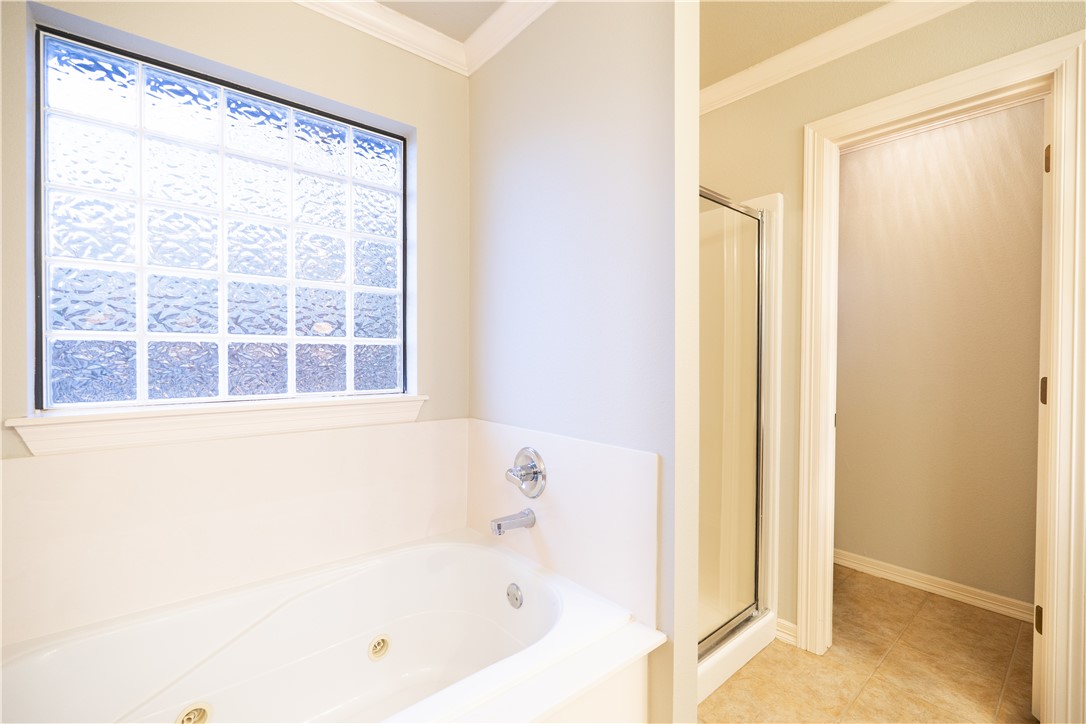 1802 N Fallbrook Way