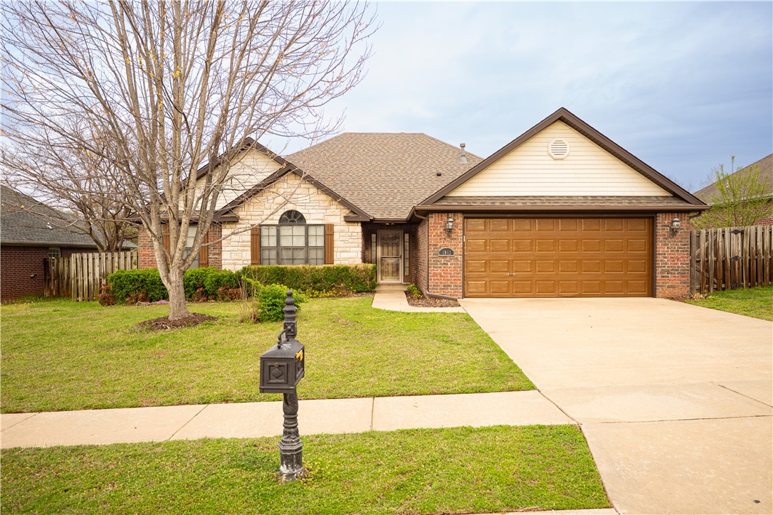 1802 N Fallbrook Way