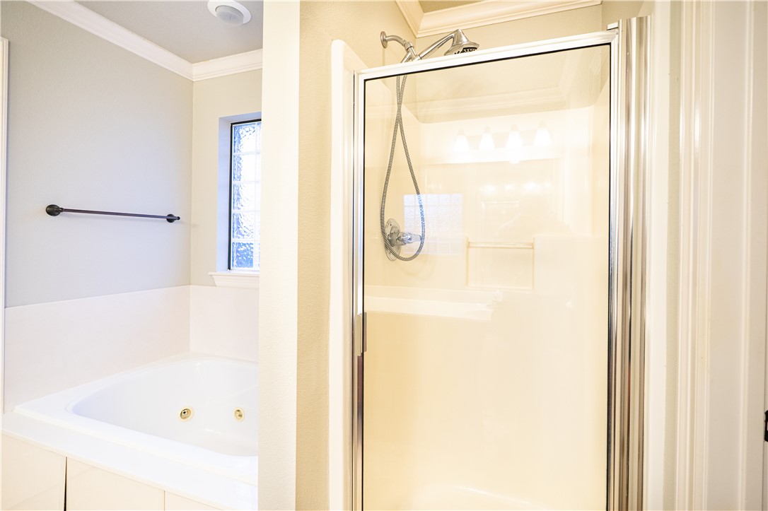 1802 N Fallbrook Way