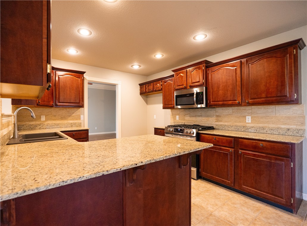 1802 N Fallbrook Way