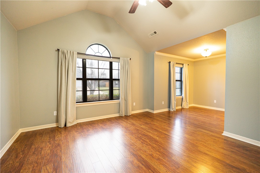 1802 N Fallbrook Way