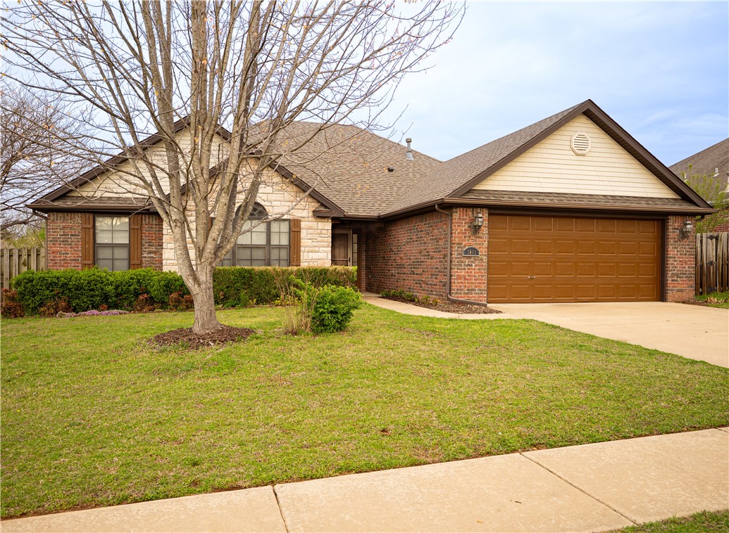 1802 N Fallbrook Way