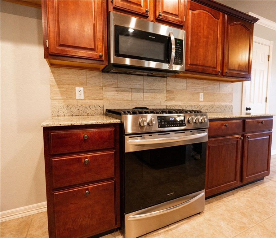 1802 N Fallbrook Way