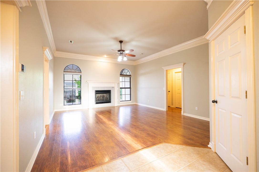 1802 N Fallbrook Way