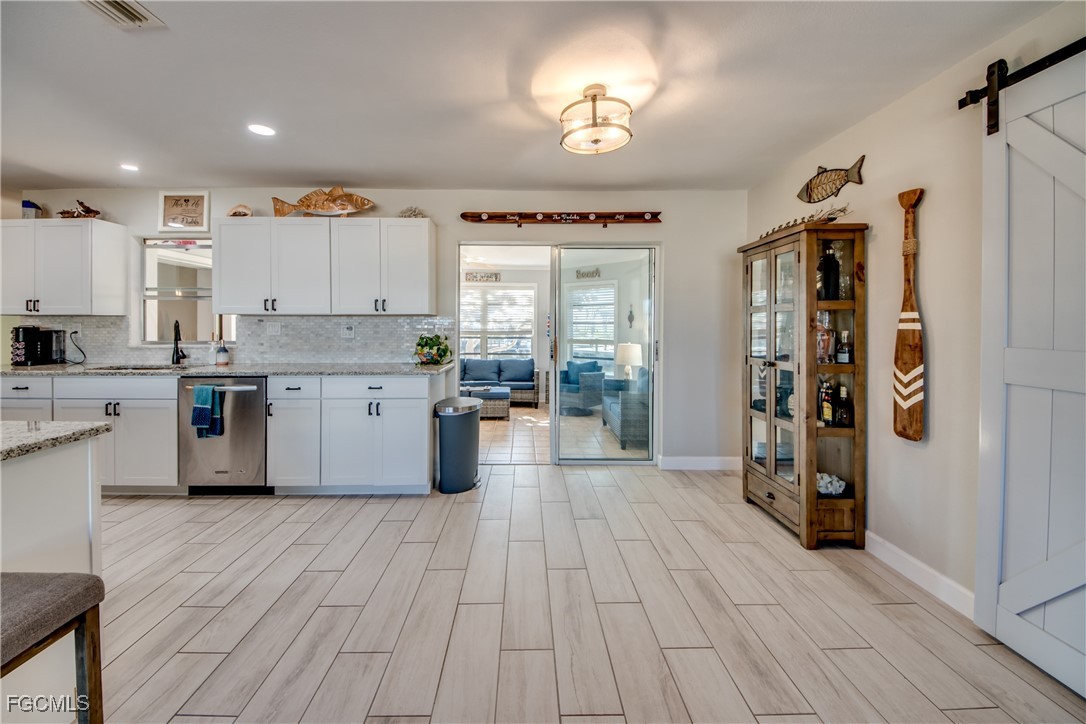 2292 Sapodilla LN