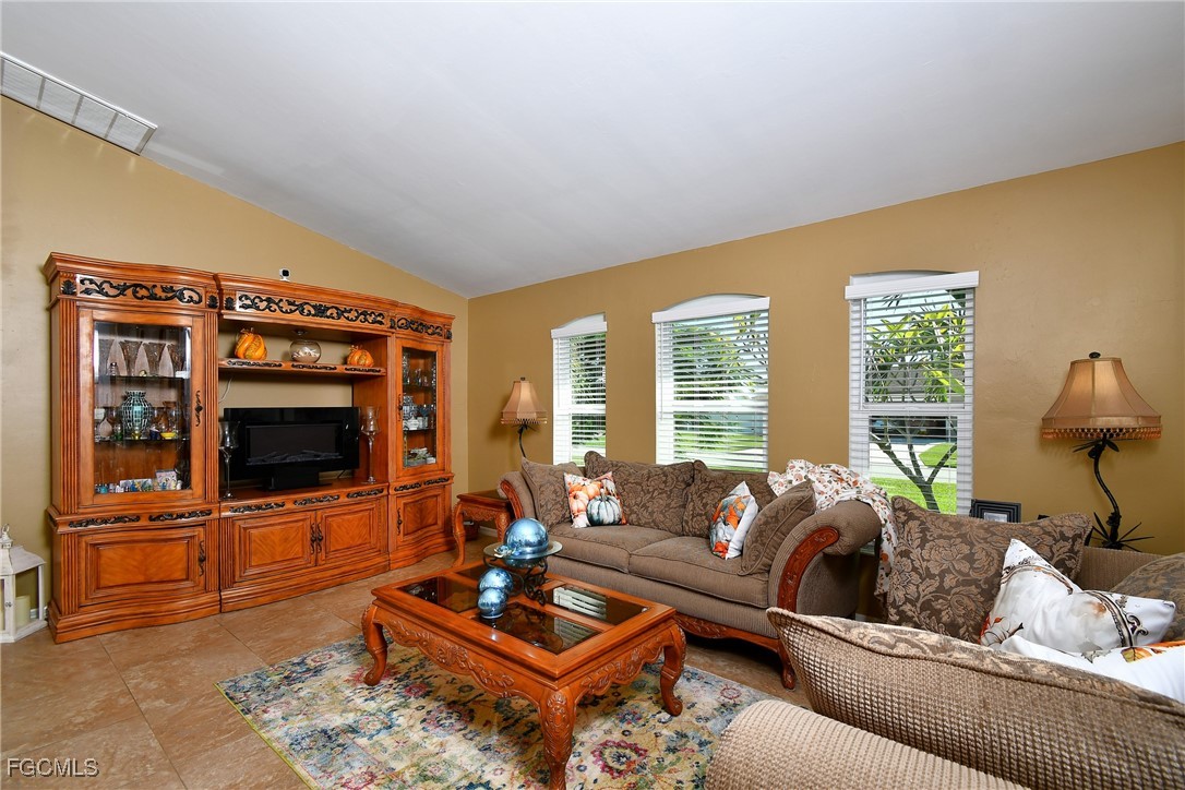 1306 SW 4th PL