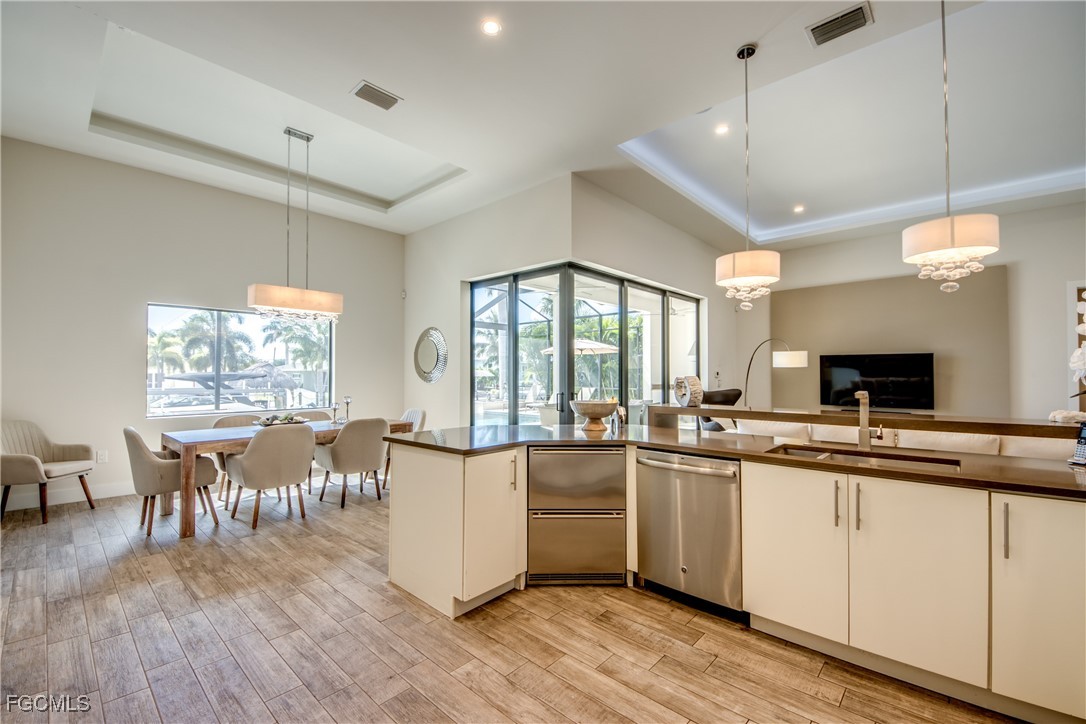 818 Montclaire CT