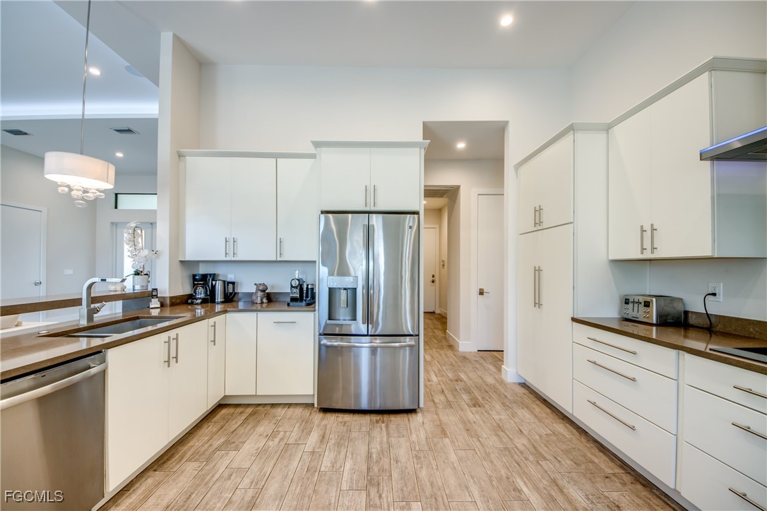 818 Montclaire CT