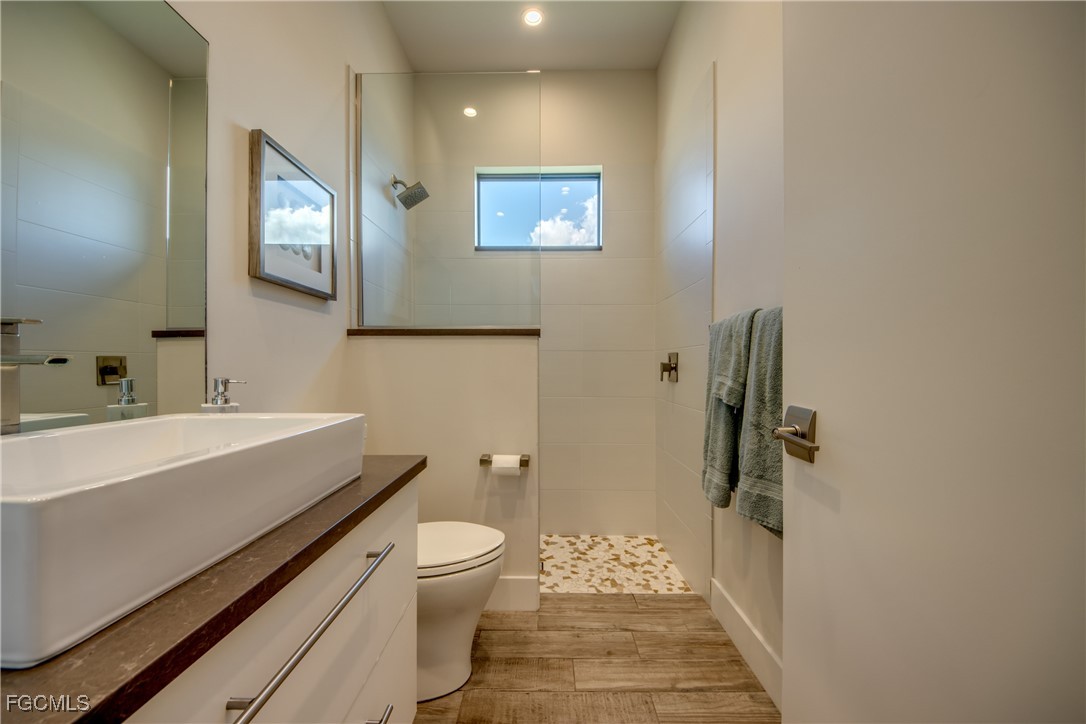 818 Montclaire CT