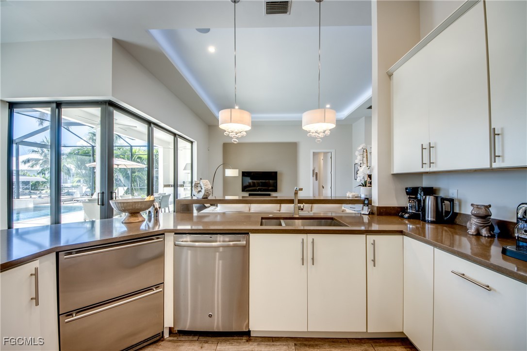 818 Montclaire CT