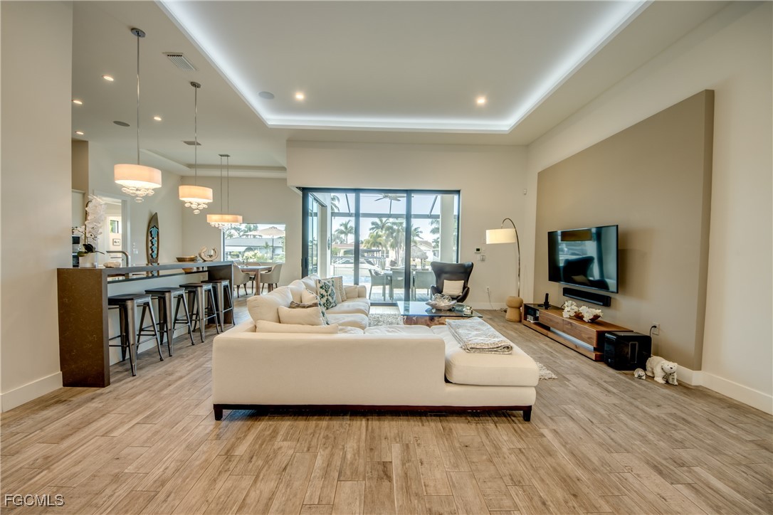 818 Montclaire CT