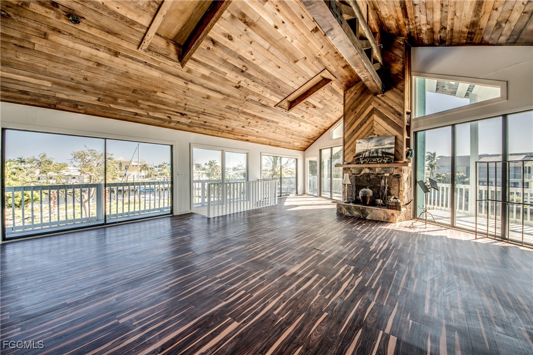 3544 Emerald AVE