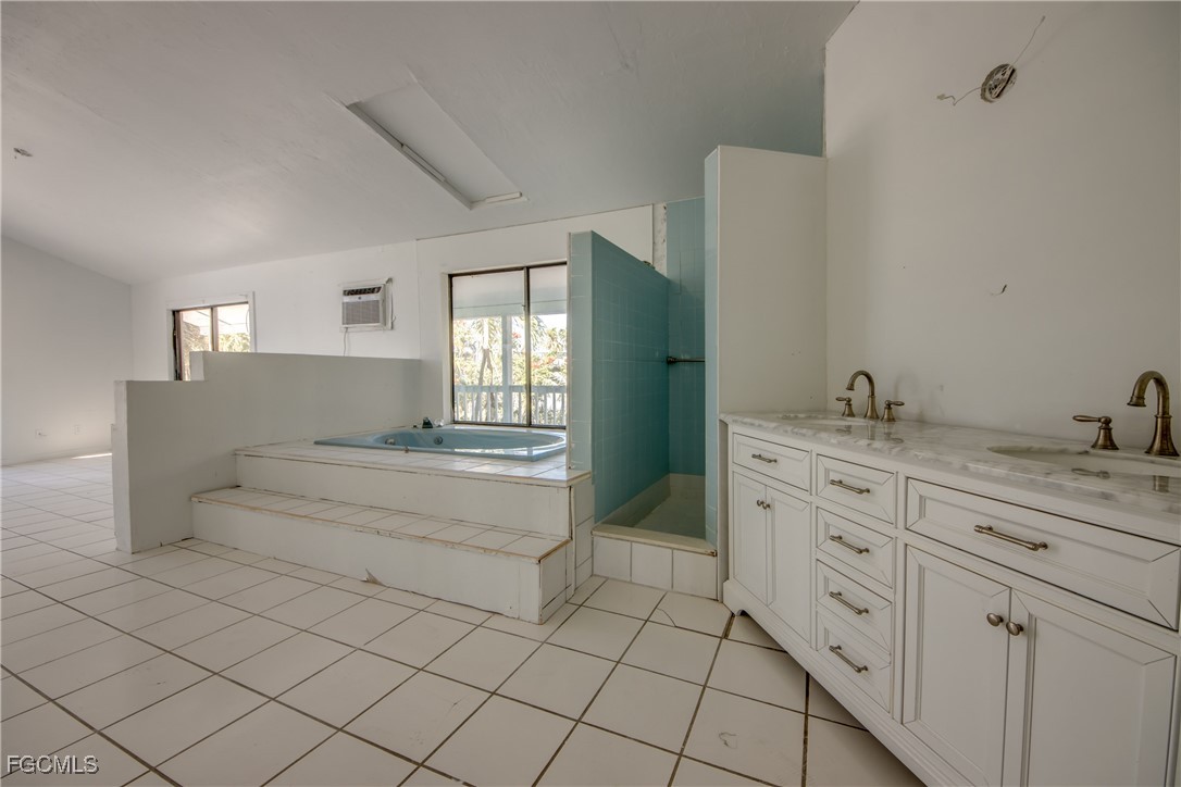 3544 Emerald AVE