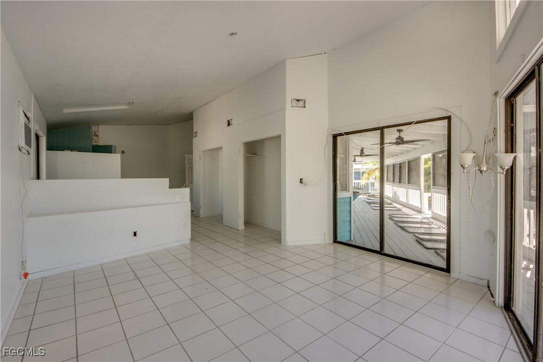 3544 Emerald AVE