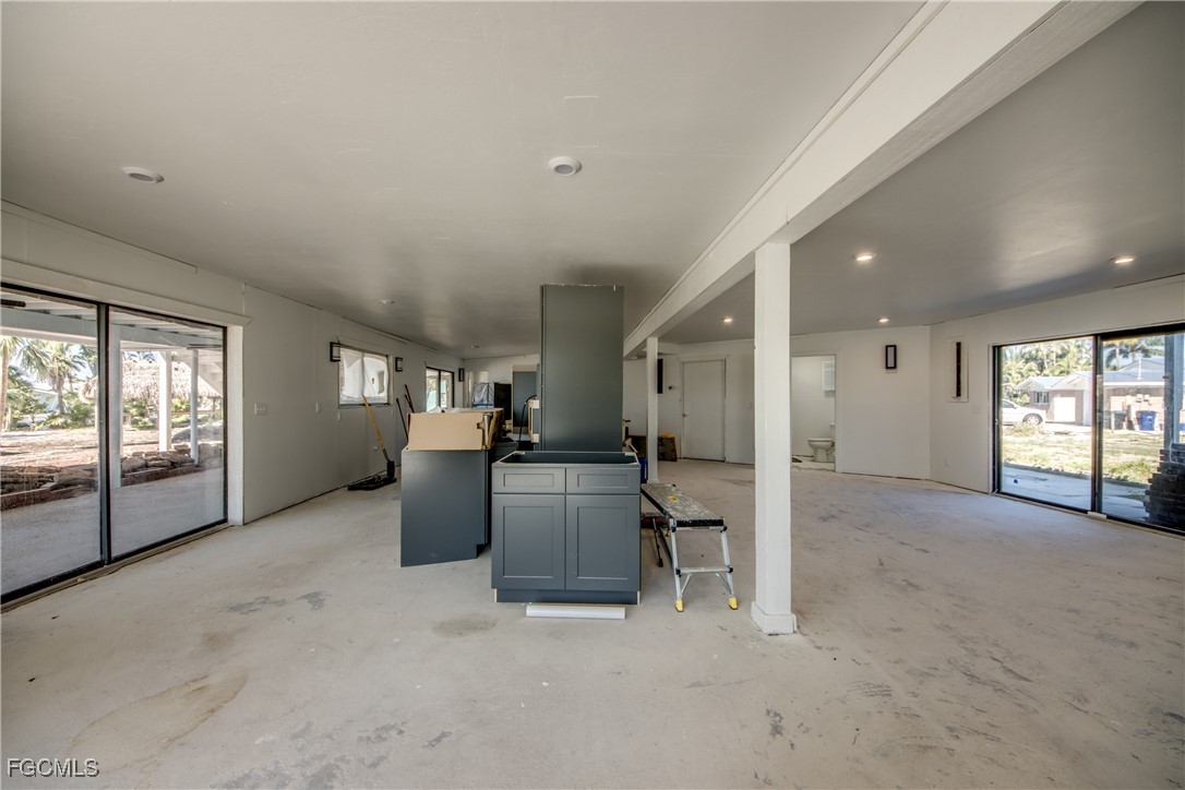 3544 Emerald AVE