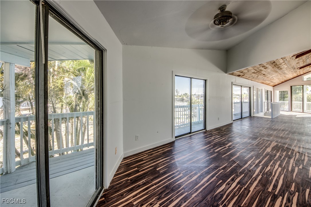 3544 Emerald AVE