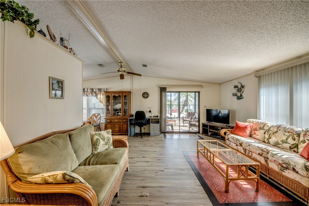 4939 Mullette LN