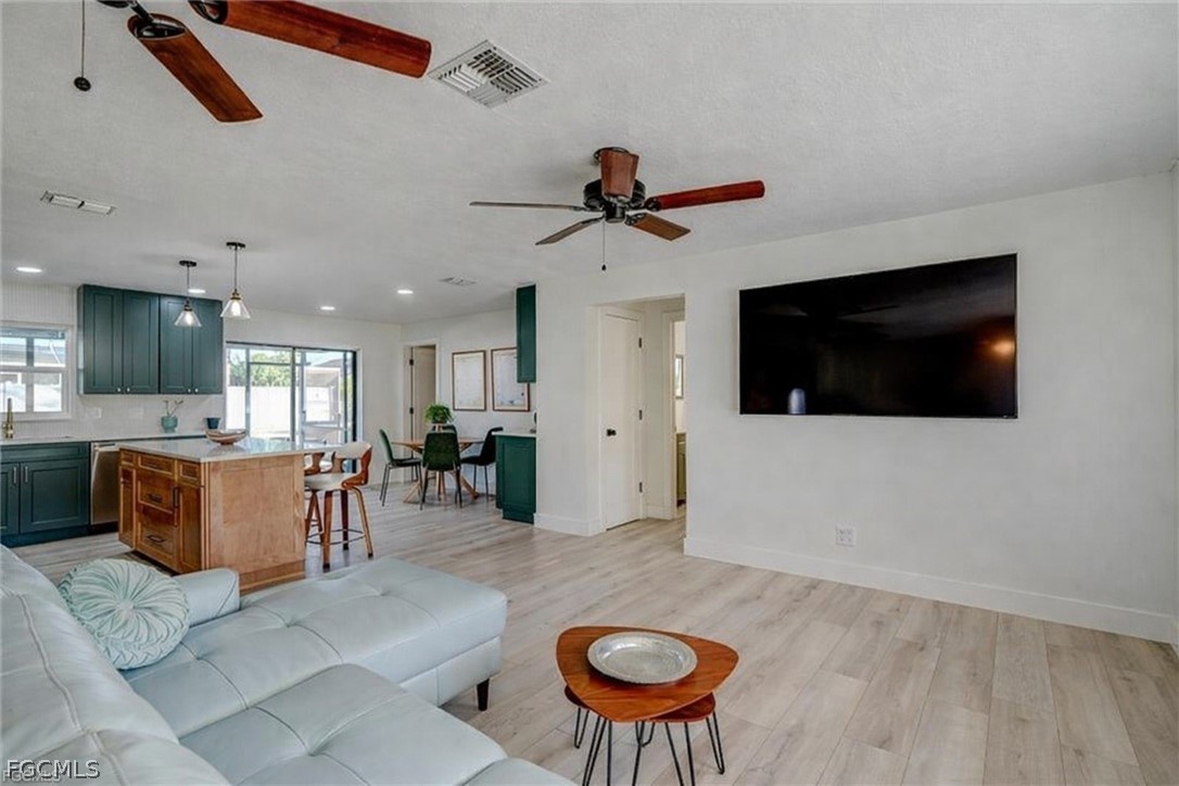 305 SE 14th TER
