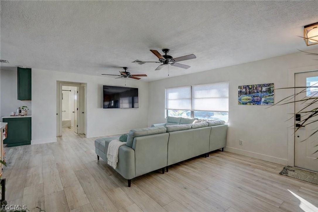 305 SE 14th TER