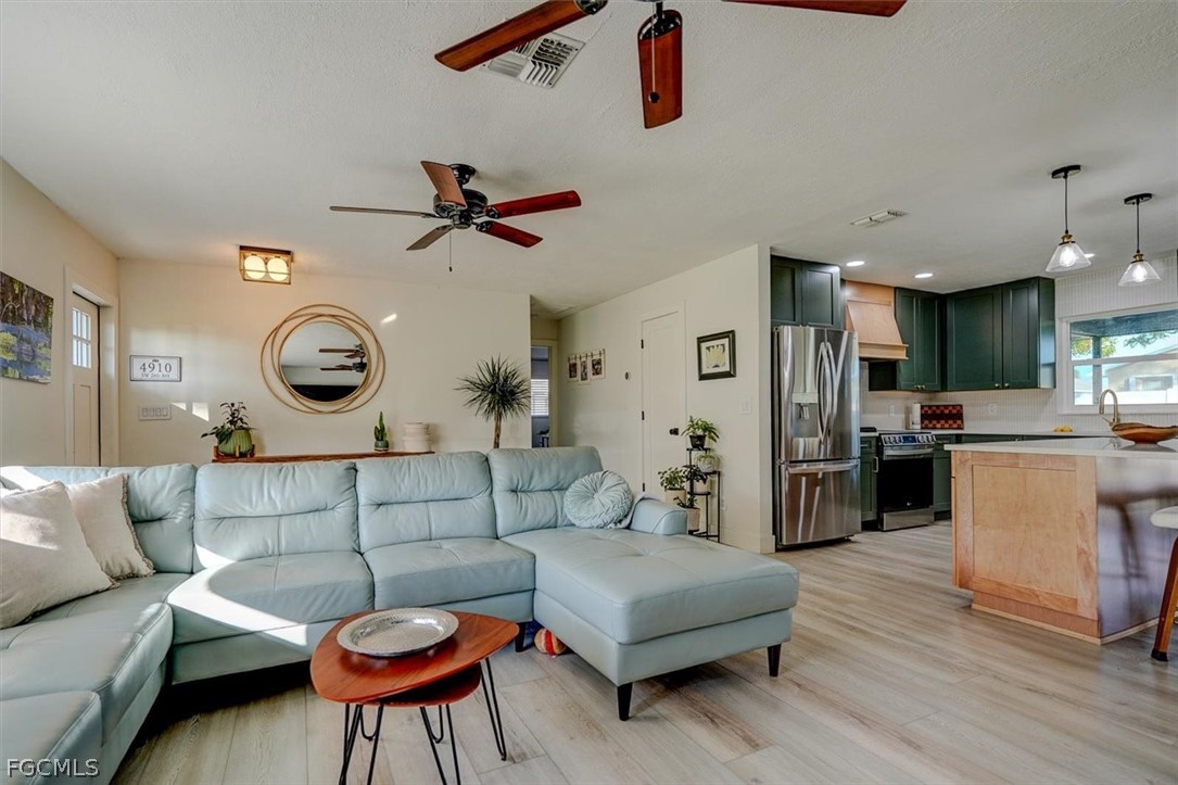 305 SE 14th TER