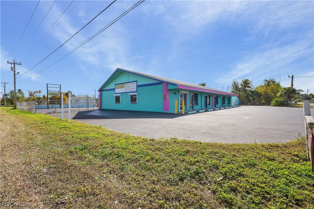 5261 Pine Island RD