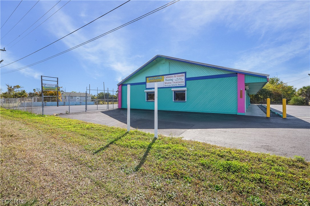 5261 Pine Island RD