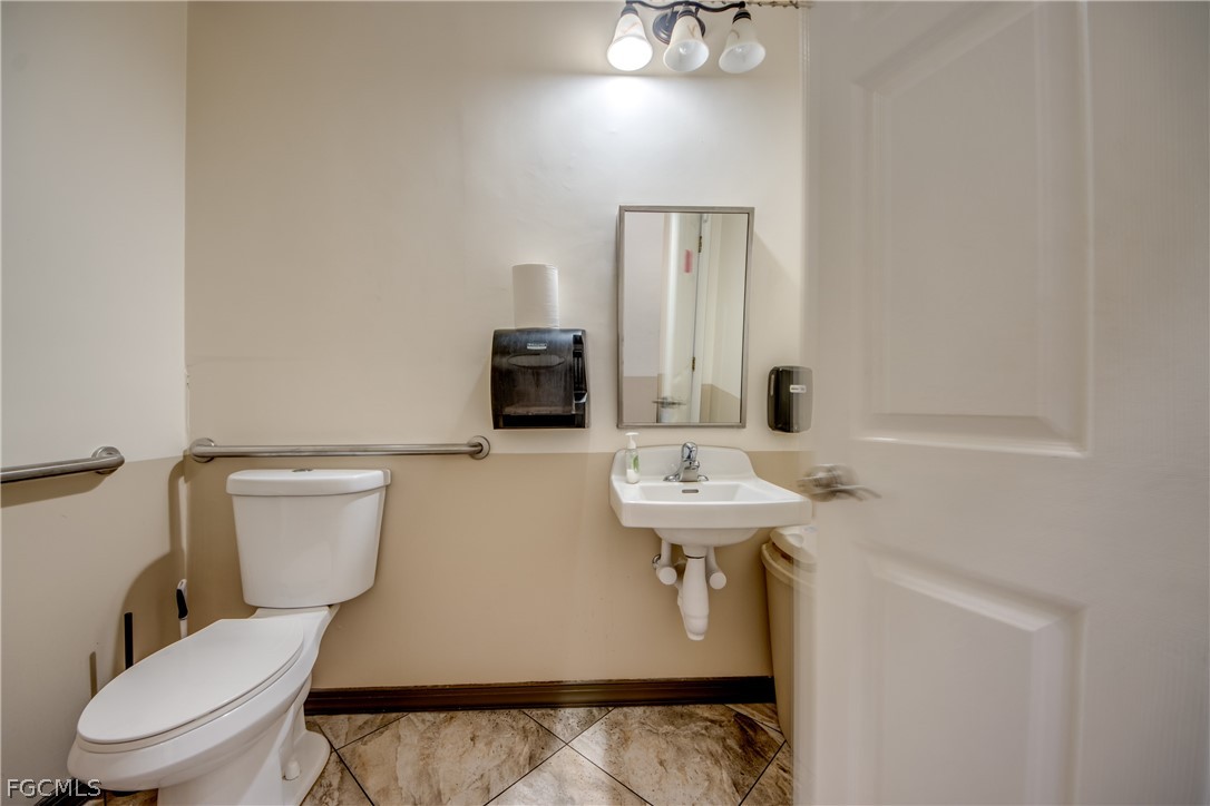 2414 Tamiami TRL C