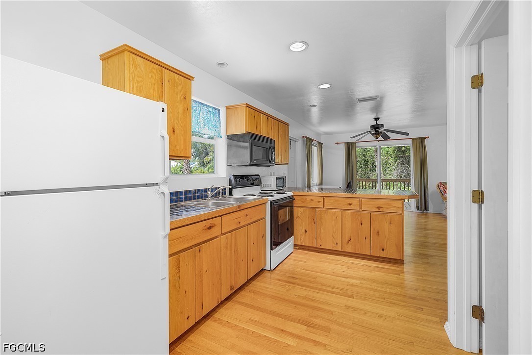 7322 Hibiscus AVE