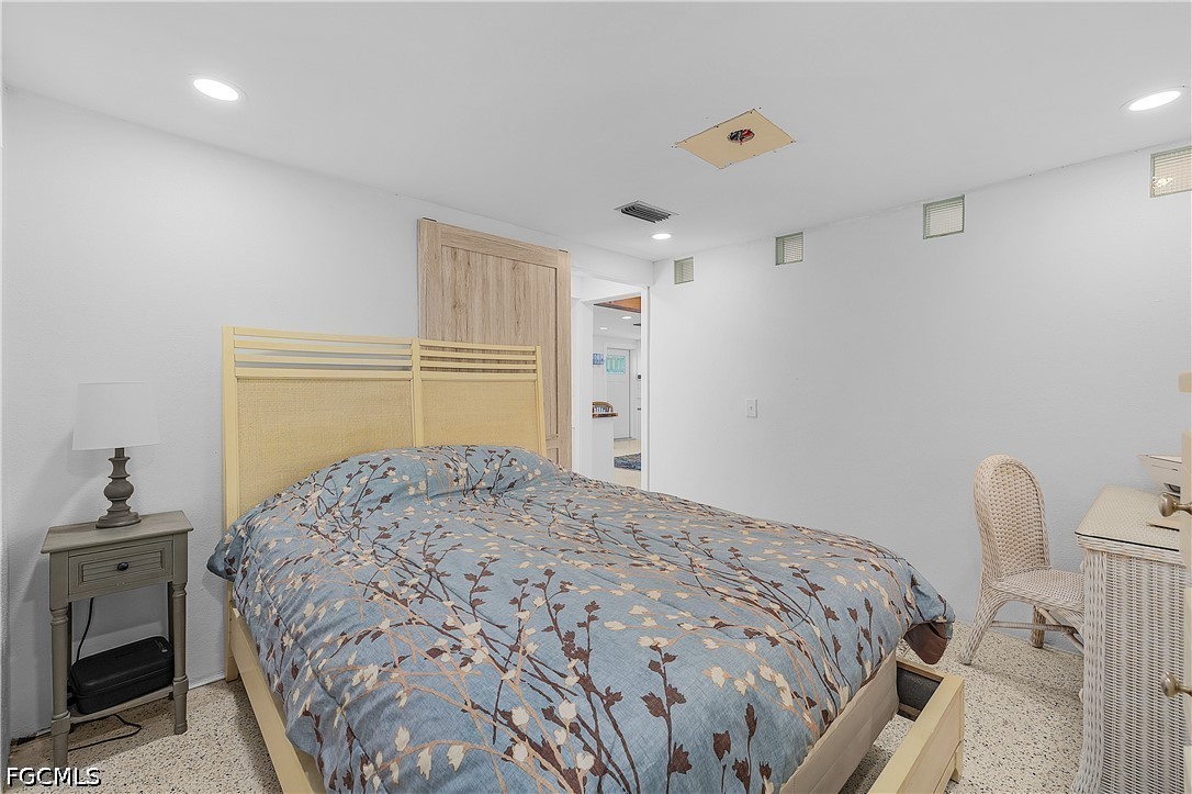 5387 Marina DR
