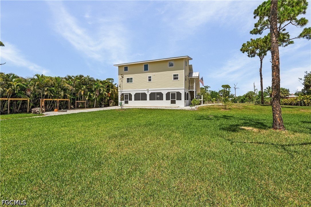 8626 Redwood DR