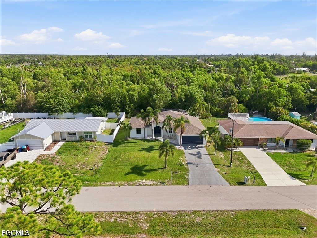 5748 Linden LN