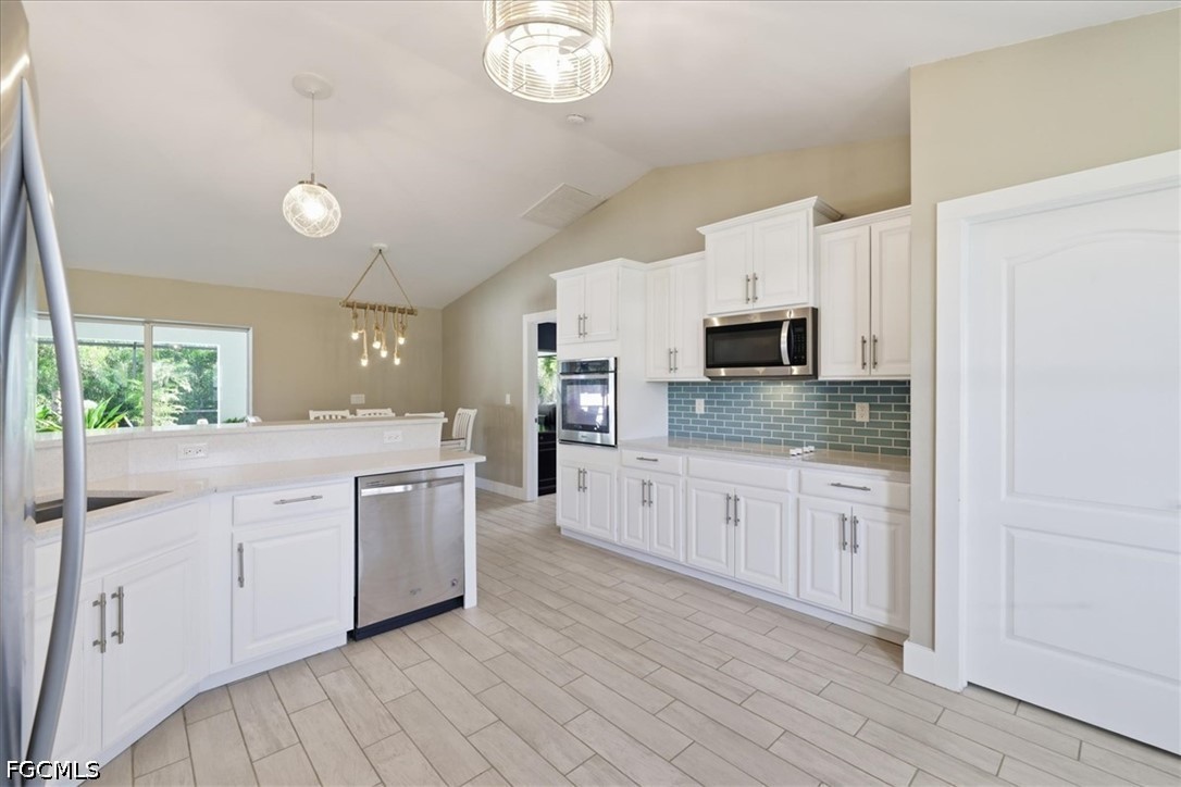 5748 Linden LN