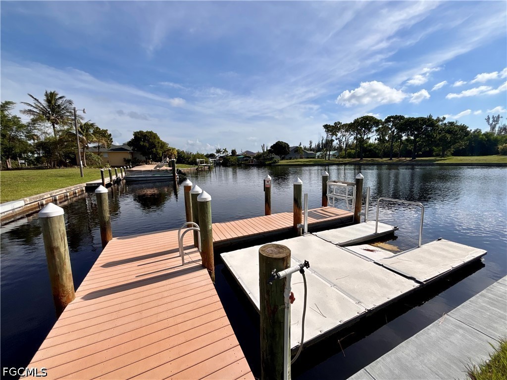 5748 Linden LN