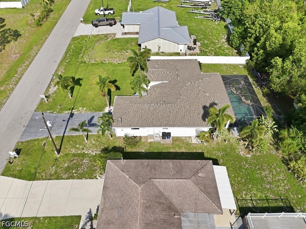 5748 Linden LN