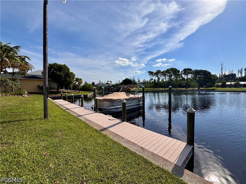 5748 Linden LN