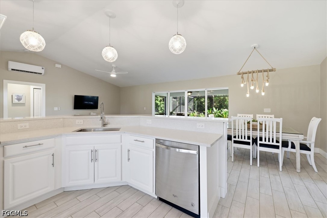 5748 Linden LN