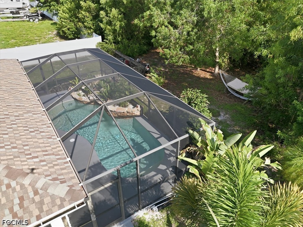 5748 Linden LN