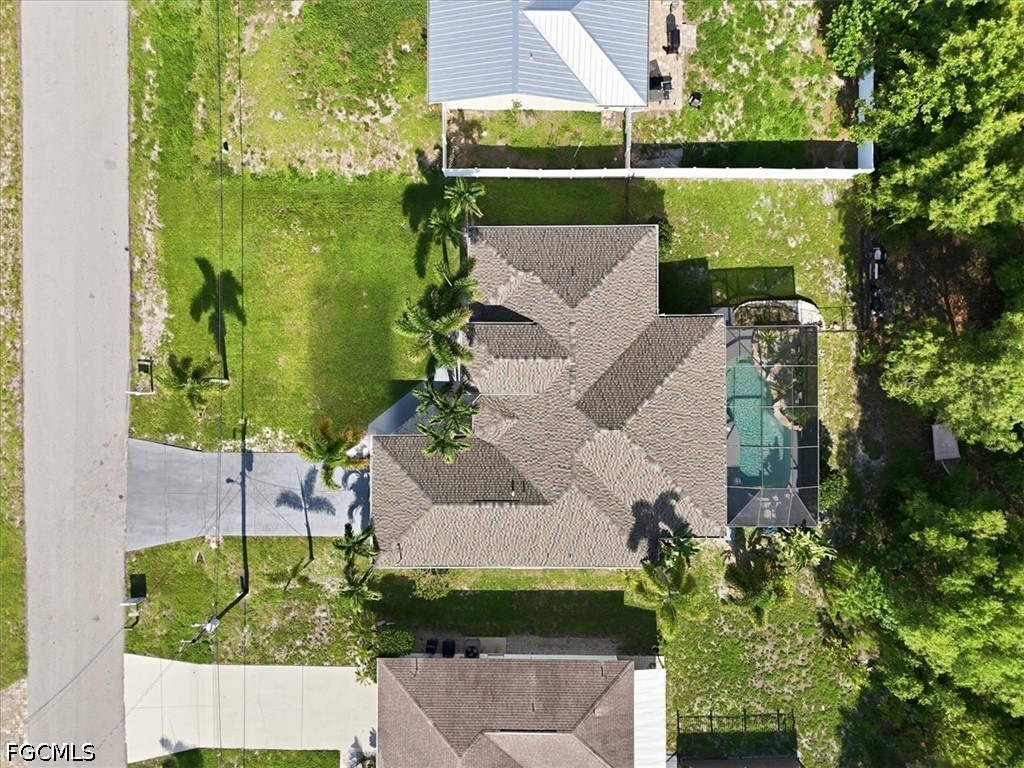 5748 Linden LN