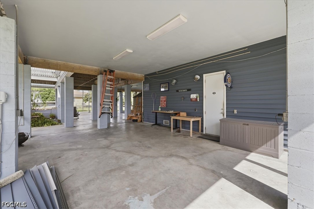 5711 Linden LN