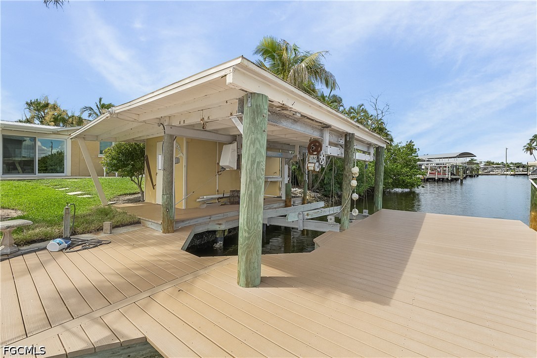 3596 Emerald AVE
